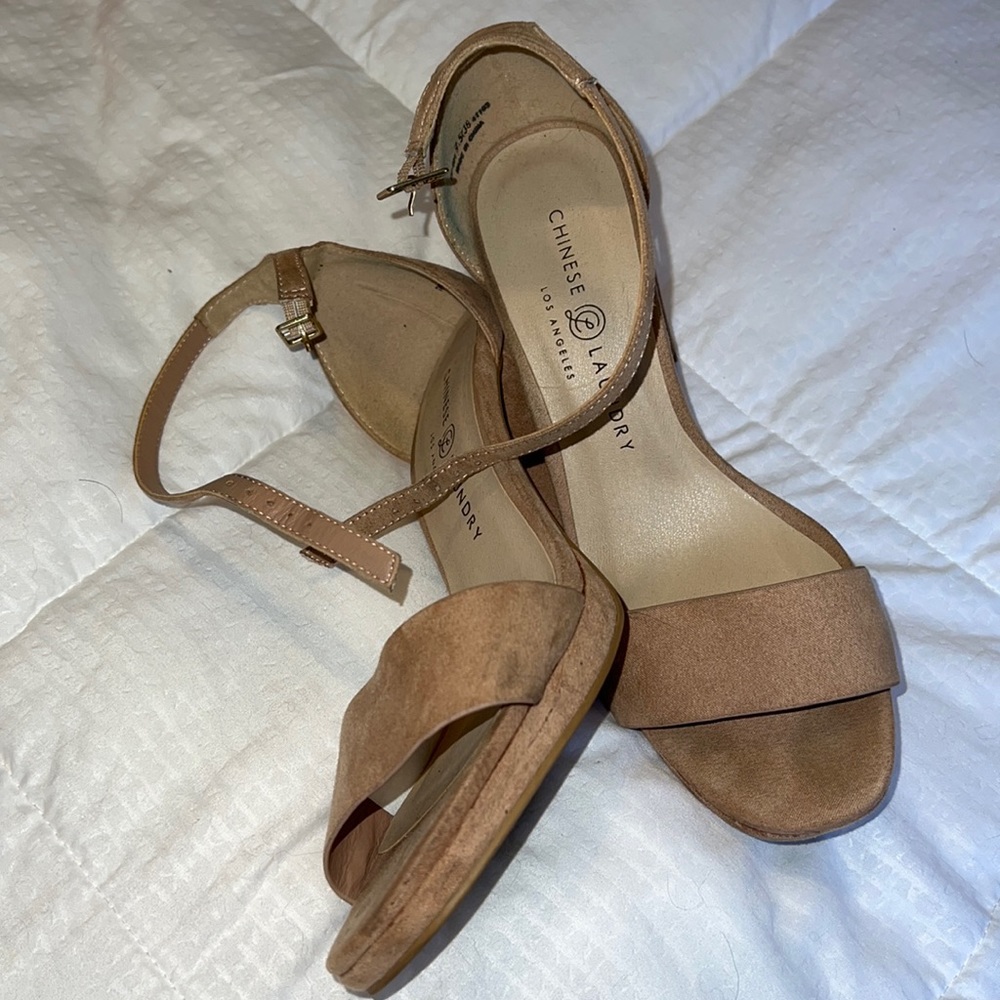 Chinese Laundry block heel , about 3 inch high , mauve color